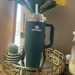 Brand new Stanley adventure crunch are 40 ounce in stormy sea